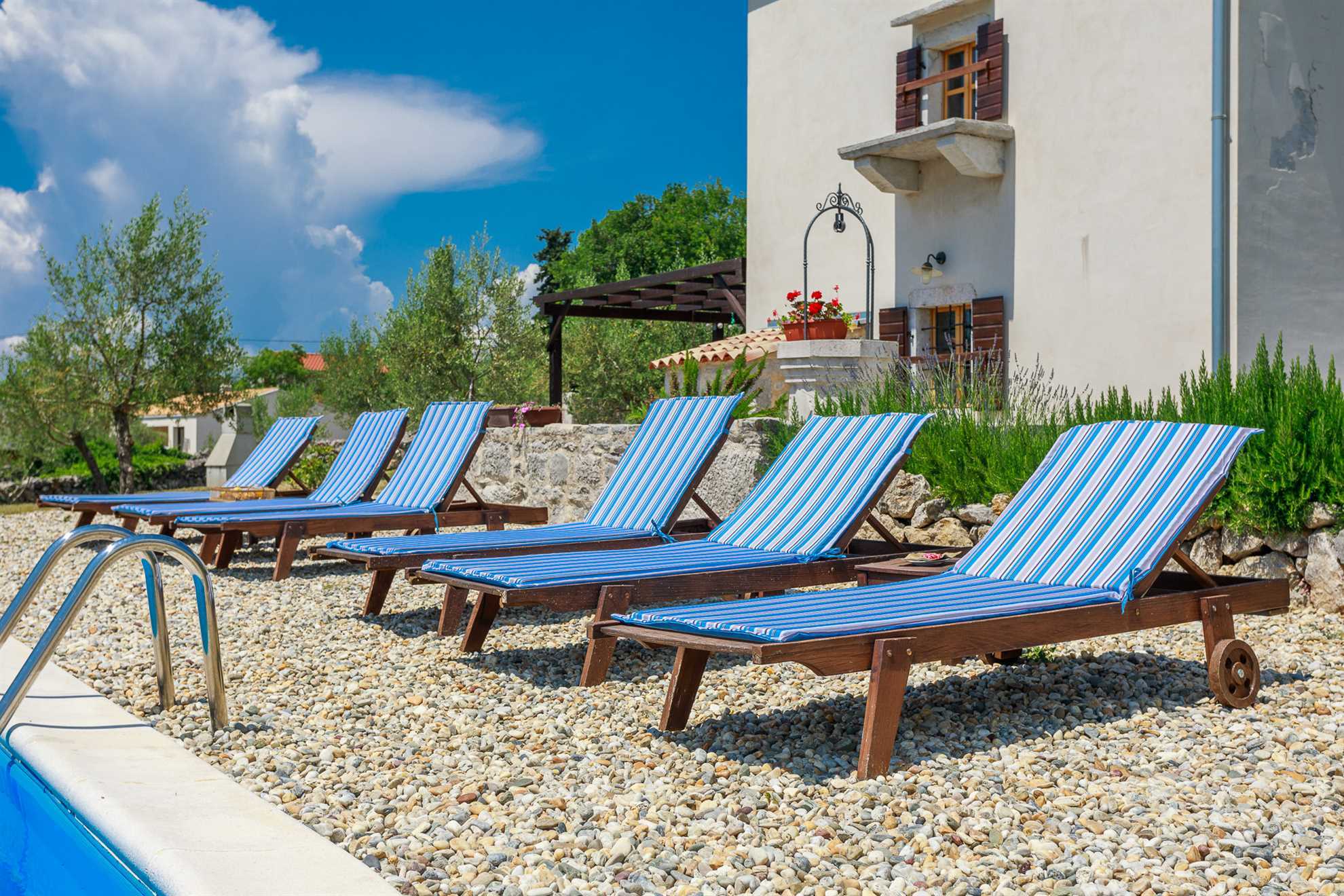 Casa vacanze rustica HARMONIE con piscina privata e ampio giardino.