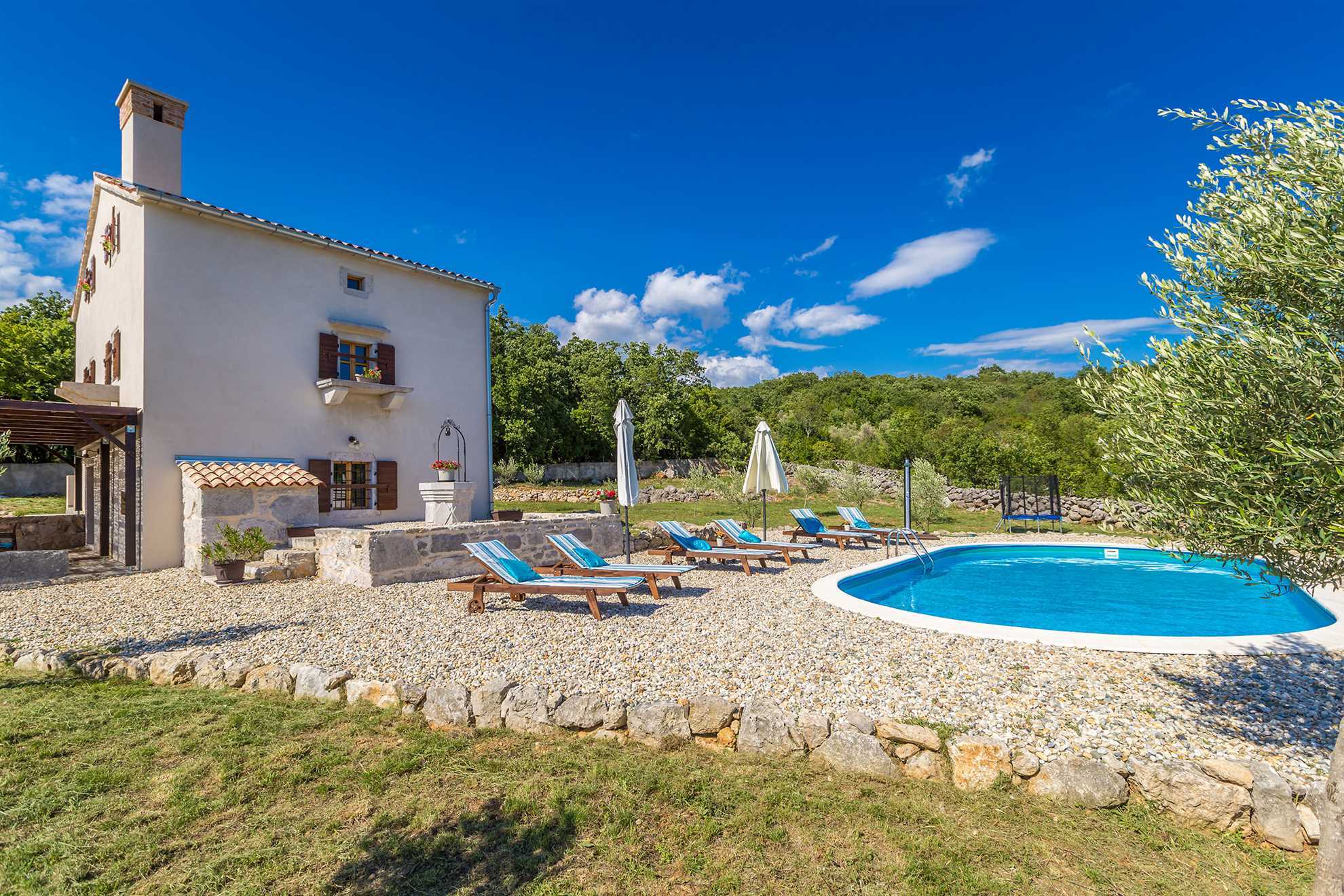 Casa vacanze rustica HARMONIE con piscina privata e ampio giardino.