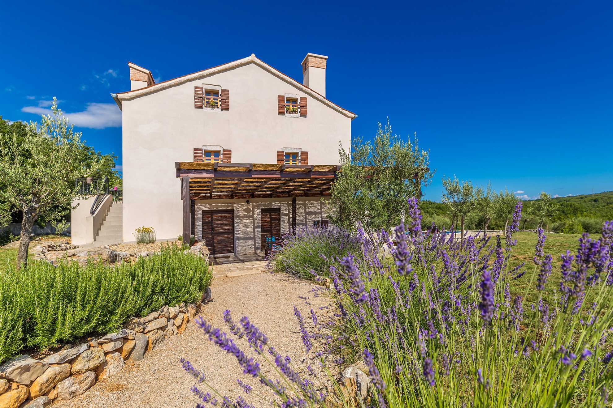 Casa vacanze rustica HARMONIE con piscina privata e ampio giardino.