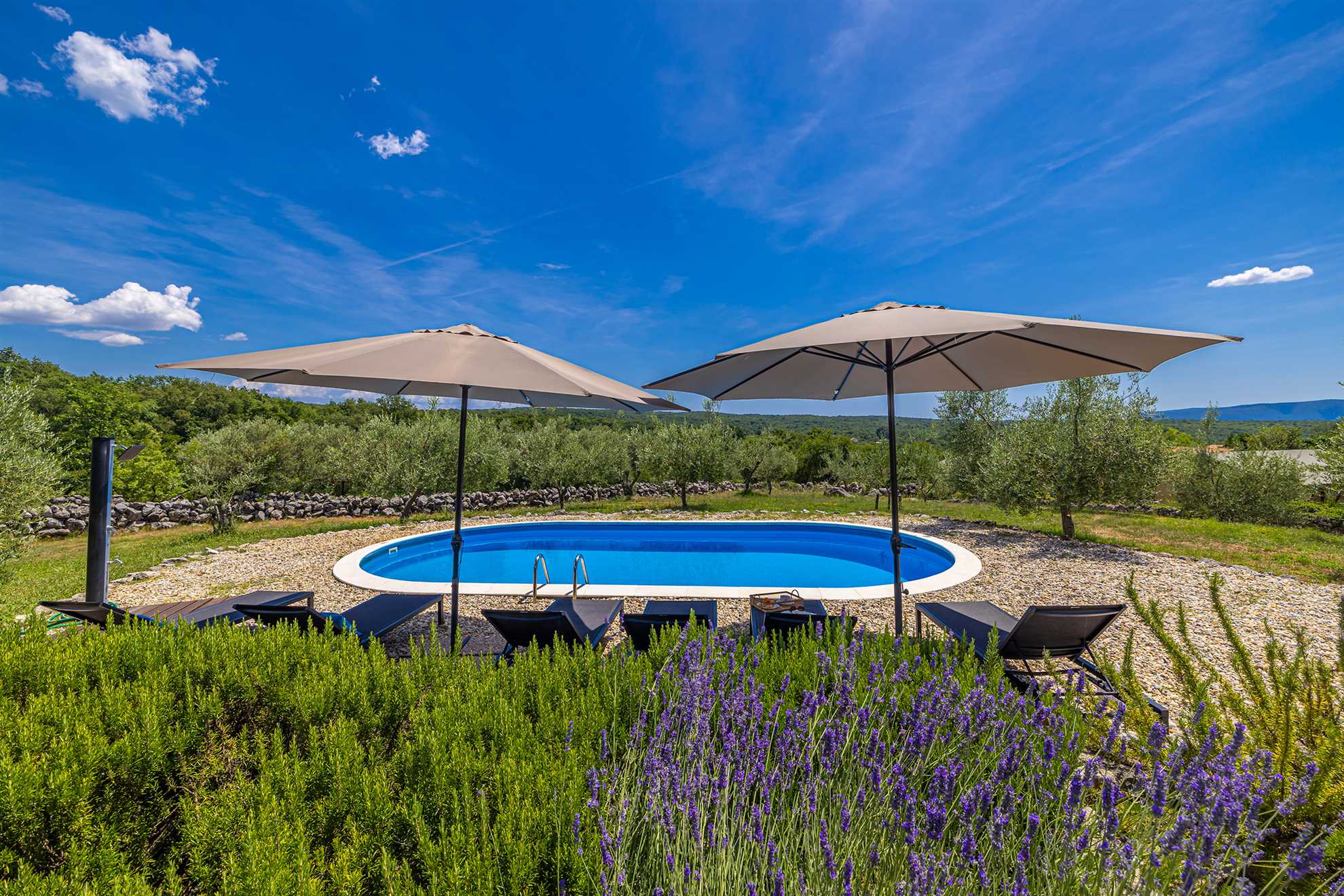 Rustikales Ferienhaus HARMONIE mit privatem Pool und großem Garten