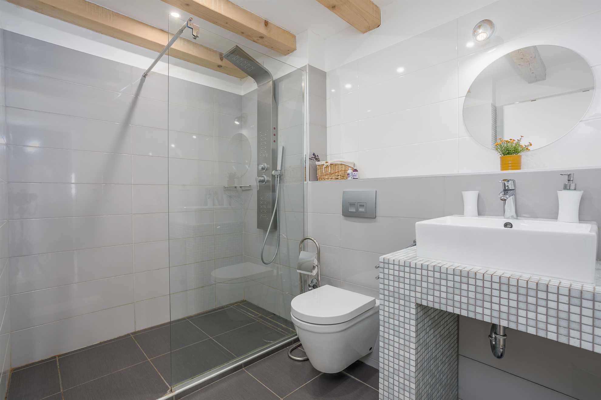 Casa vacanze rustica HARMONIE con piscina privata e ampio giardino.