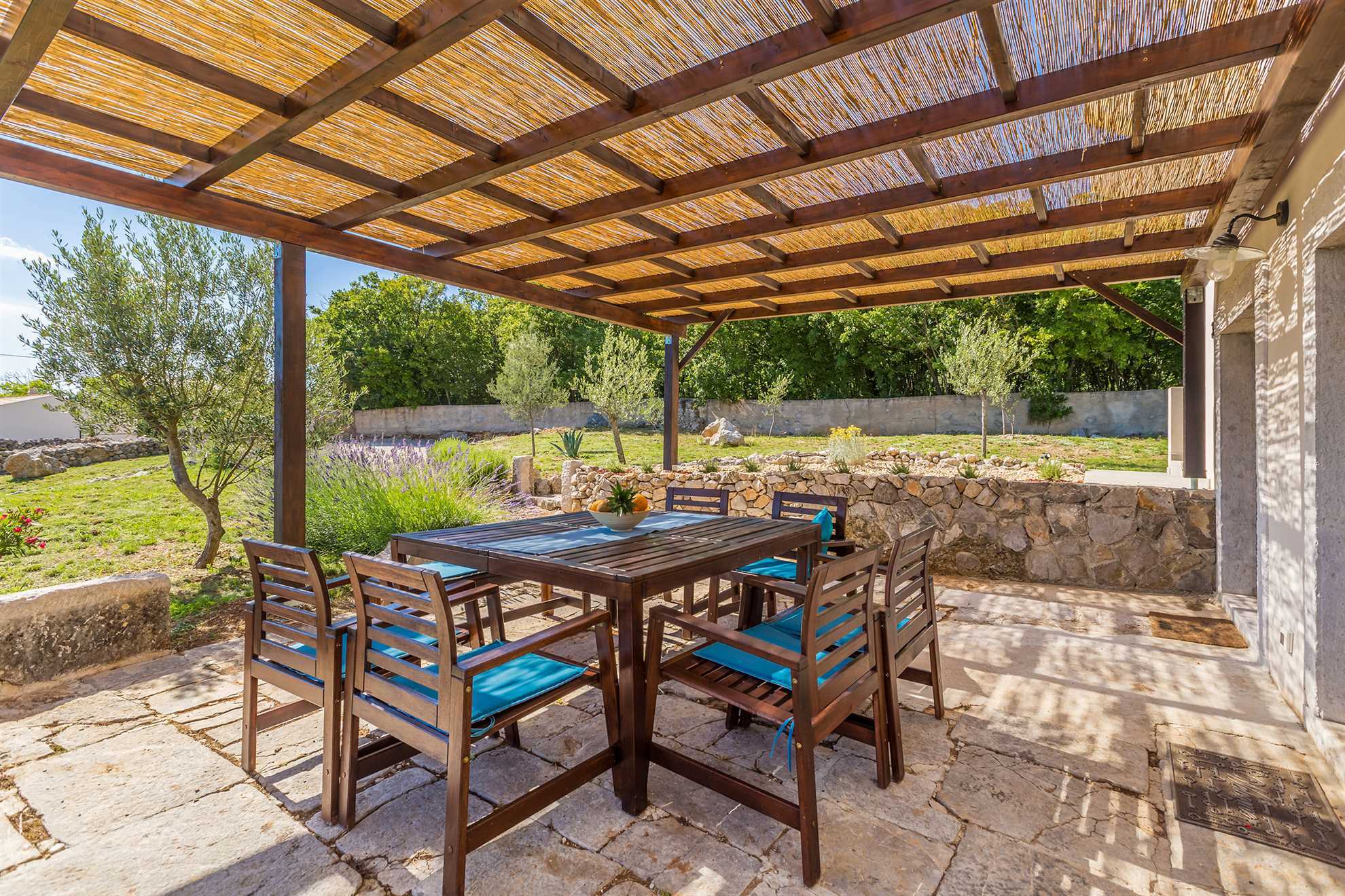 Casa vacanze rustica HARMONIE con piscina privata e ampio giardino.