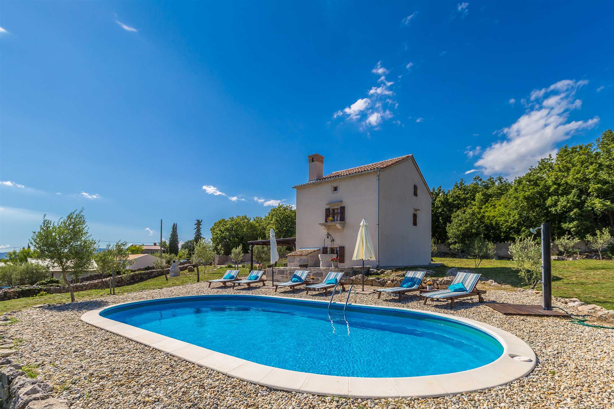 Casa vacanze rustica HARMONIE con piscina privata e ampio giardino.
