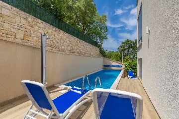 3-Bedroom Villa with Heated Pool and Jacuzzi in Malinska