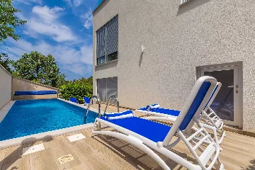 3-Bedroom Villa with Heated Pool and Jacuzzi in Malinska