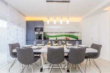 3-Bedroom Villa with Heated Pool and Jacuzzi in Malinska