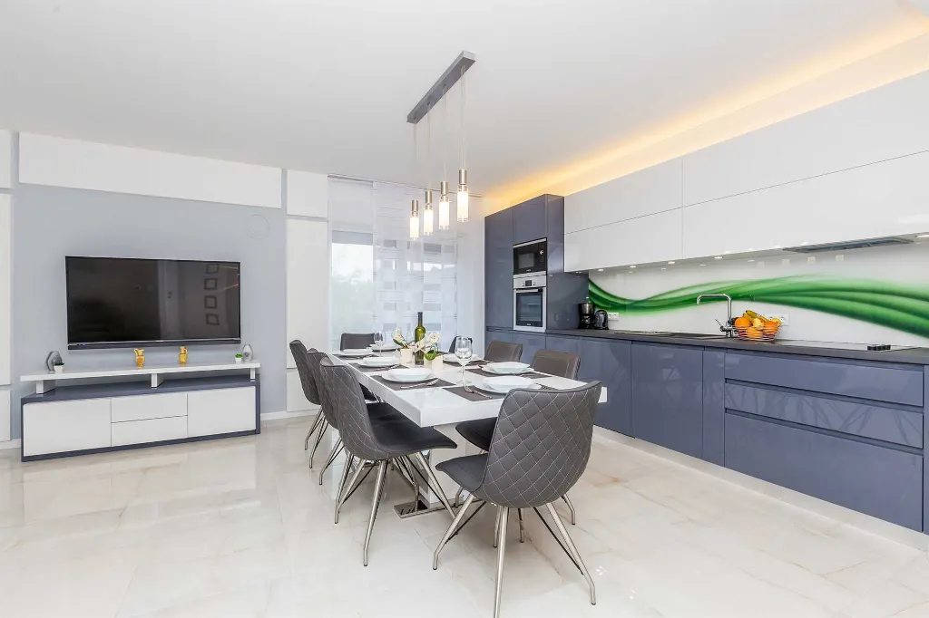 3-Bedroom Villa with Heated Pool and Jacuzzi in Malinska