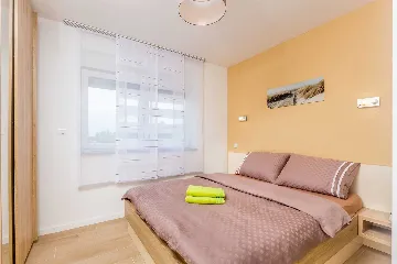 3-Bedroom Villa with Heated Pool and Jacuzzi in Malinska