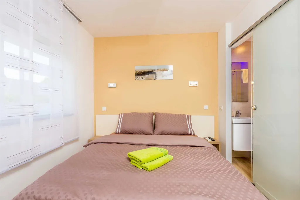 3-Bedroom Villa with Heated Pool and Jacuzzi in Malinska