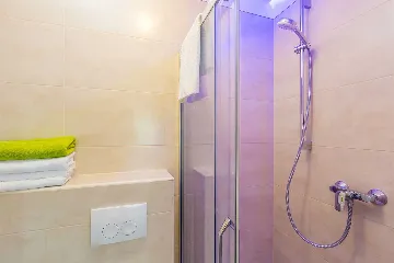 3-Bedroom Villa with Heated Pool and Jacuzzi in Malinska