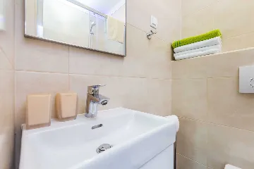 3-Bedroom Villa with Heated Pool and Jacuzzi in Malinska