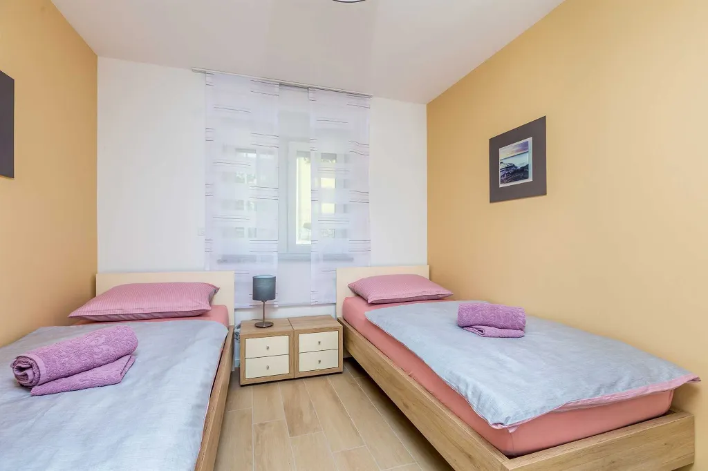 3-Bedroom Villa with Heated Pool and Jacuzzi in Malinska