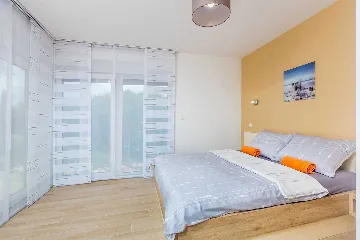 3-Bedroom Villa with Heated Pool and Jacuzzi in Malinska