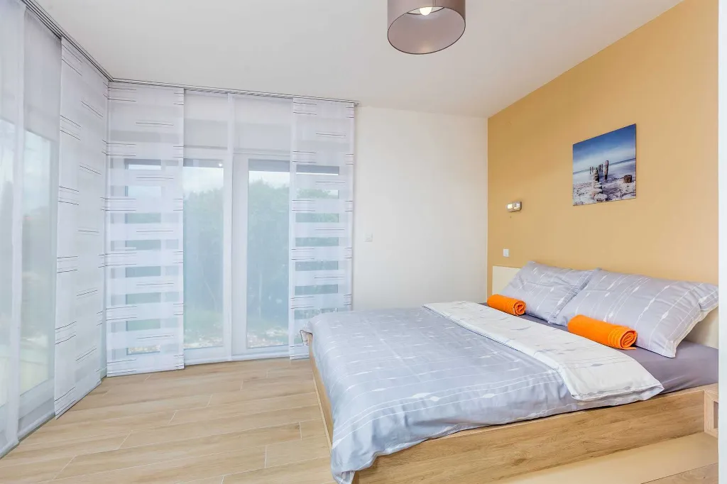 3-Bedroom Villa with Heated Pool and Jacuzzi in Malinska