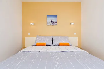 3-Bedroom Villa with Heated Pool and Jacuzzi in Malinska