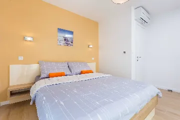 3-Bedroom Villa with Heated Pool and Jacuzzi in Malinska