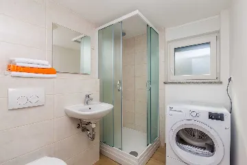 3-Bedroom Villa with Heated Pool and Jacuzzi in Malinska