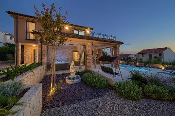 Villa with Private Pool, Jacuzzi & Sauna in Linardići