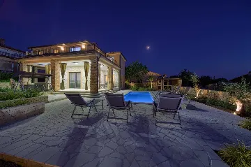 Villa with Private Pool, Jacuzzi & Sauna in Linardići