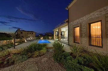 Villa with Private Pool, Jacuzzi & Sauna in Linardići