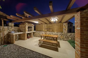 Villa with Private Pool, Jacuzzi & Sauna in Linardići
