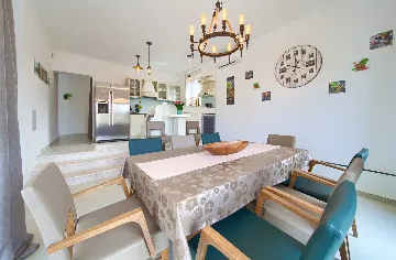 Villa with Private Pool, Jacuzzi & Sauna in Linardići