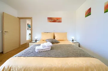 Villa with Private Pool, Jacuzzi & Sauna in Linardići