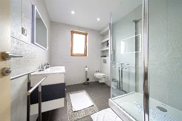 Villa with Private Pool, Jacuzzi & Sauna in Linardići