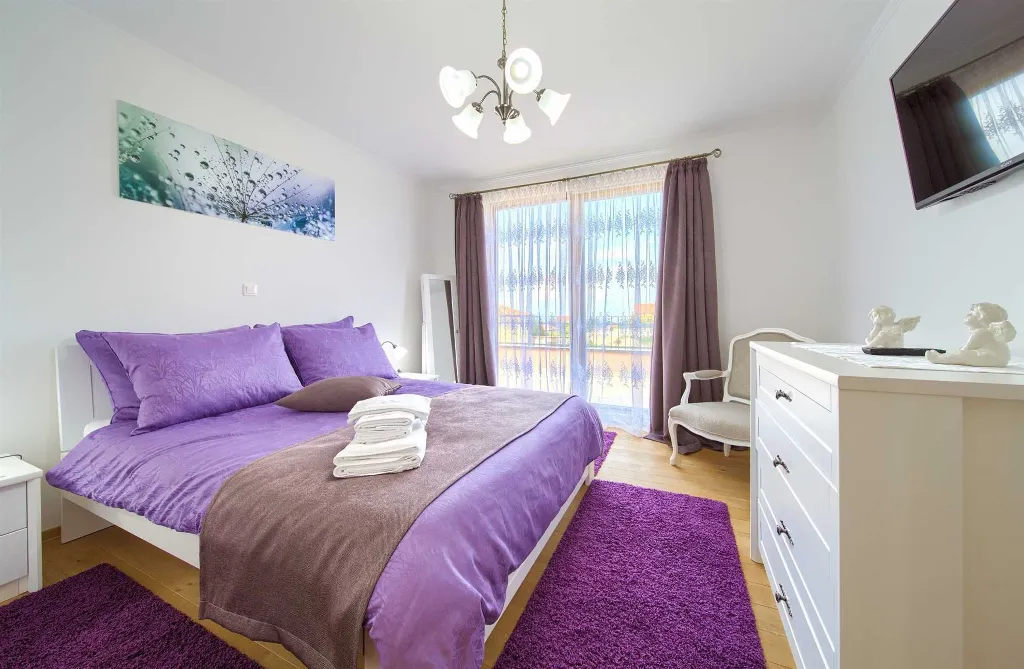 Villa with Private Pool, Jacuzzi & Sauna in Linardići