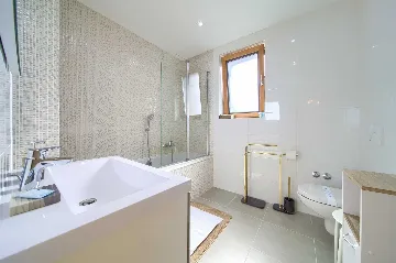 Villa with Private Pool, Jacuzzi & Sauna in Linardići