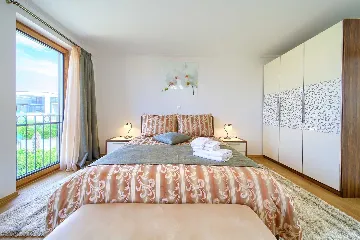 Villa with Private Pool, Jacuzzi & Sauna in Linardići