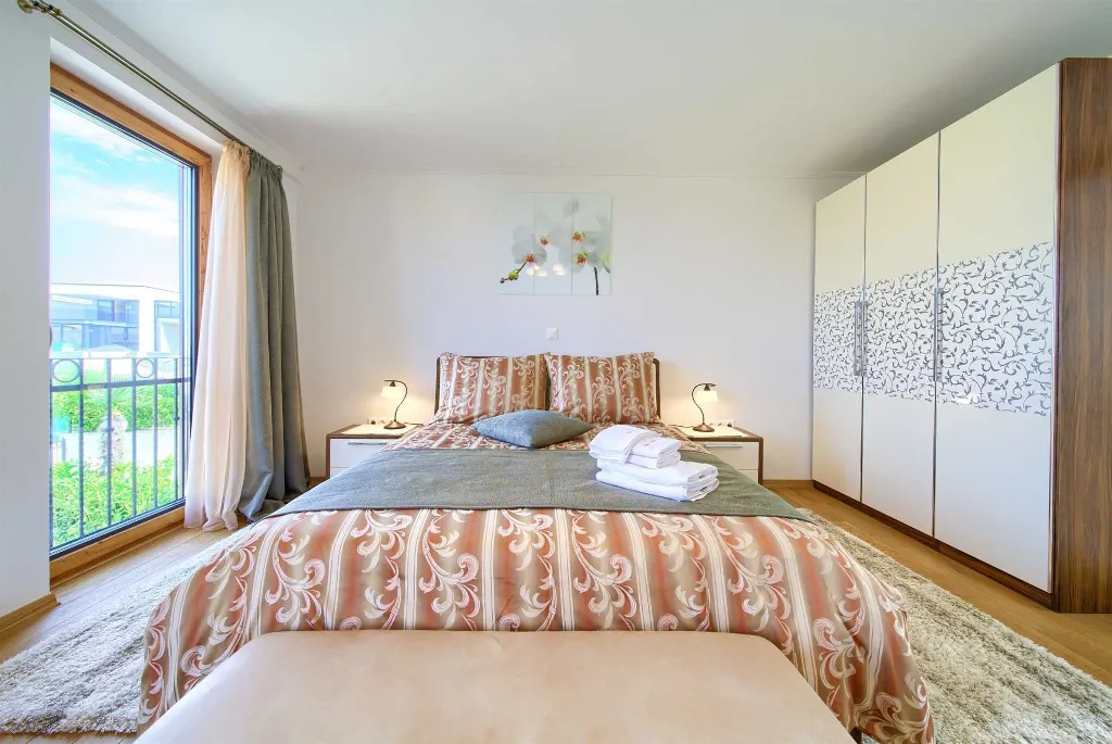 Villa with Private Pool, Jacuzzi & Sauna in Linardići