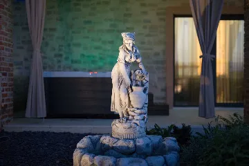 Villa with Private Pool, Jacuzzi & Sauna in Linardići