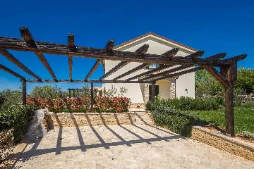 Spacious 4-Bedroom House with Sea View in Brzac