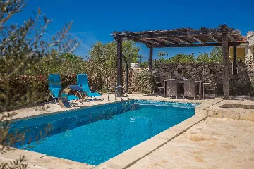 Spacious 4-Bedroom House with Sea View in Brzac