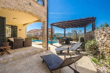 Spacious 4-Bedroom House with Sea View in Brzac