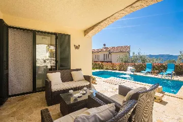 Spacious 4-Bedroom House with Sea View in Brzac