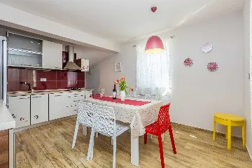 Spacious 4-Bedroom House with Sea View in Brzac