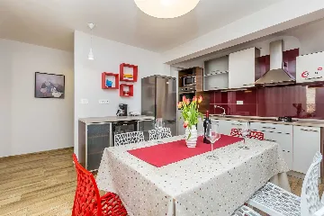 Spacious 4-Bedroom House with Sea View in Brzac