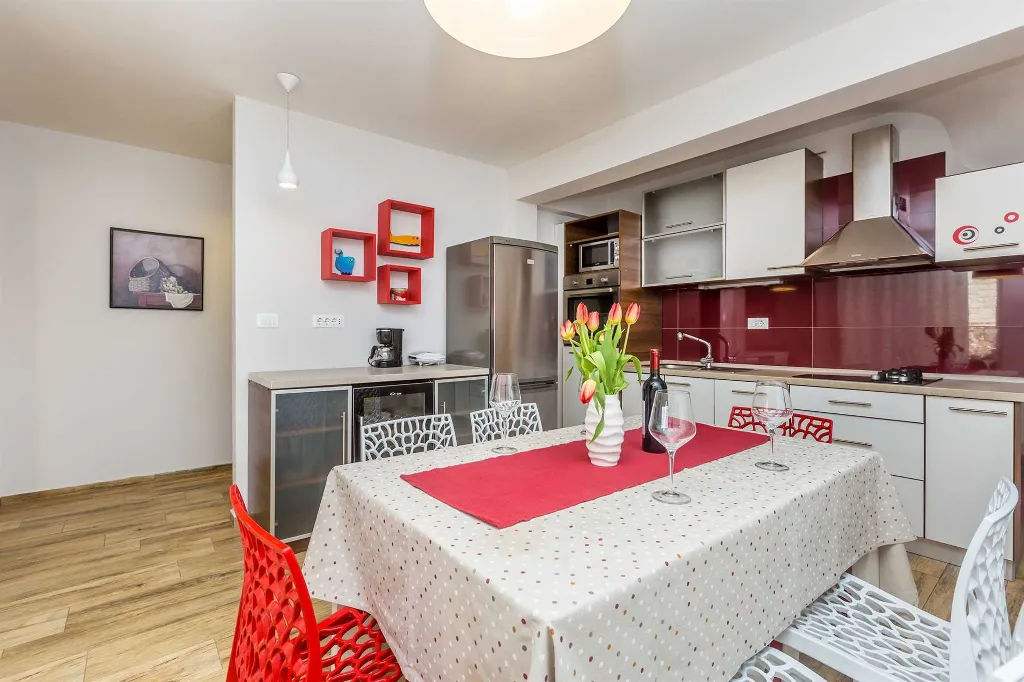 Spacious 4-Bedroom House with Sea View in Brzac