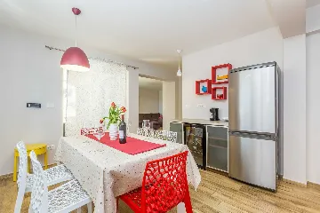 Spacious 4-Bedroom House with Sea View in Brzac