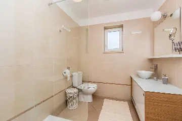 Spacious 4-Bedroom House with Sea View in Brzac