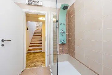 Spacious 4-Bedroom House with Sea View in Brzac