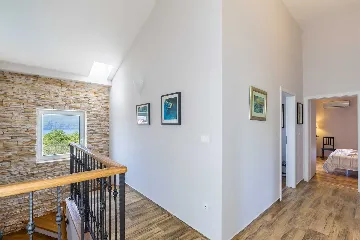 Spacious 4-Bedroom House with Sea View in Brzac