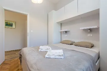 Spacious 4-Bedroom House with Sea View in Brzac