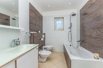 Spacious 4-Bedroom House with Sea View in Brzac