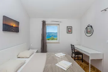 Spacious 4-Bedroom House with Sea View in Brzac