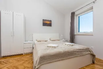 Spacious 4-Bedroom House with Sea View in Brzac