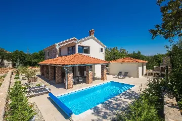 Rasopasno House for Up to 7 Guests