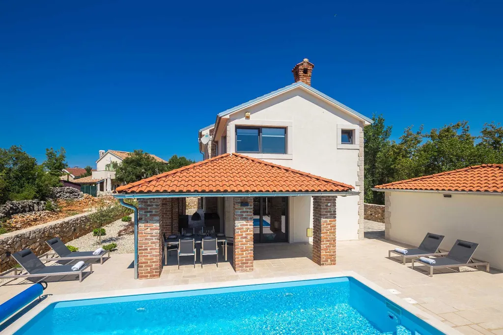 Rasopasno House for Up to 7 Guests